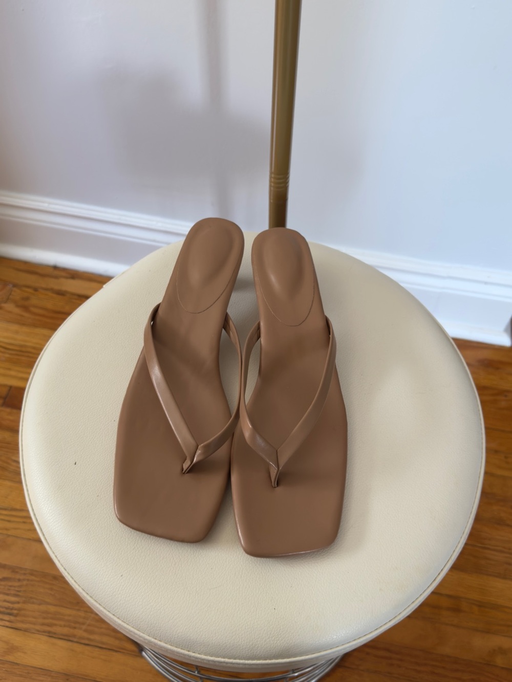 Women’s Minimal Square-Toe Thong Sandals in Brown- kitten heel